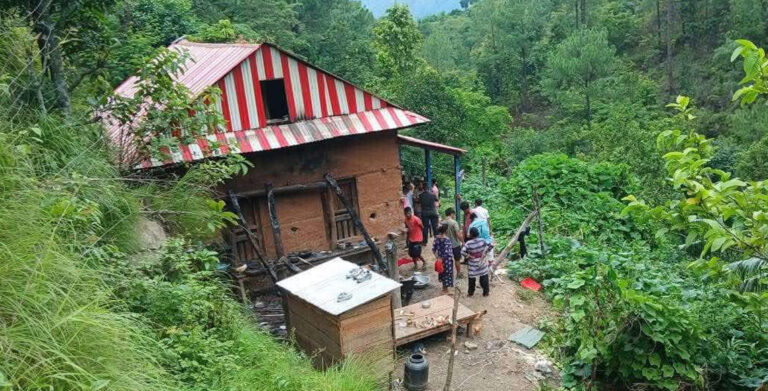 सिन्धुलीमा रहस्यमय घटना : एकै परिवारका १६ जना सम्पर्कविहीन