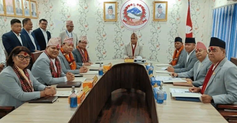 मुख्यमन्त्रीको पहिलो निर्णयले जगायो आशा : गरिब चेपाङ परिवारले घर पाउने, विपन्न विद्यार्थीलाई छात्रवृत्ति