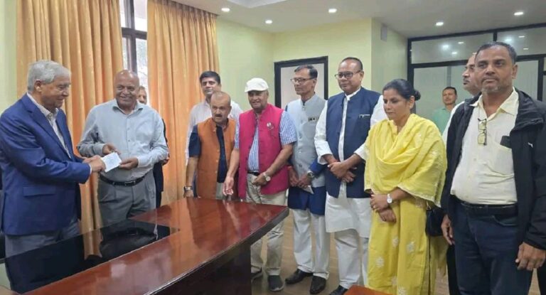 कांग्रेसको ‘यु-टर्न’ : भित्र्याएको २४ घण्टामै देवेन्द्र यादवको सदस्यता खारेज