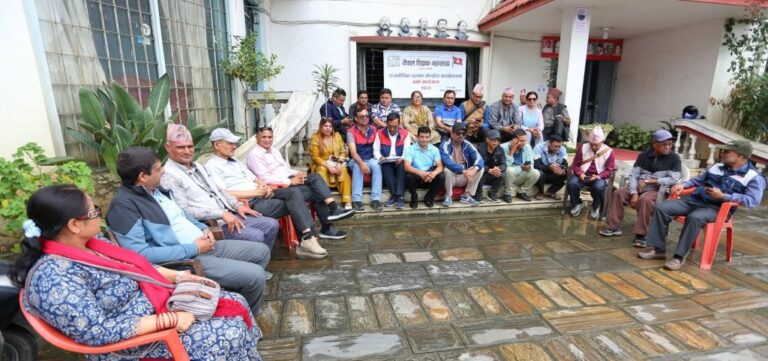 माओवादी मुख्यालय पेरिसडाँडामा शिक्षकहरुको धर्ना