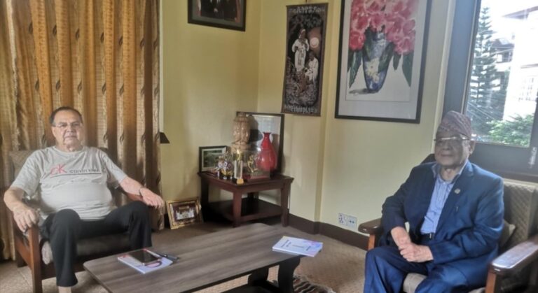 खनाल-गौतमको ४ घण्टे गोप्य वार्ताले एकीकृत समाजवादीमा भूकम्प: अध्यक्ष नेपालले एकाएक गरे सबै बैठक स्थगित