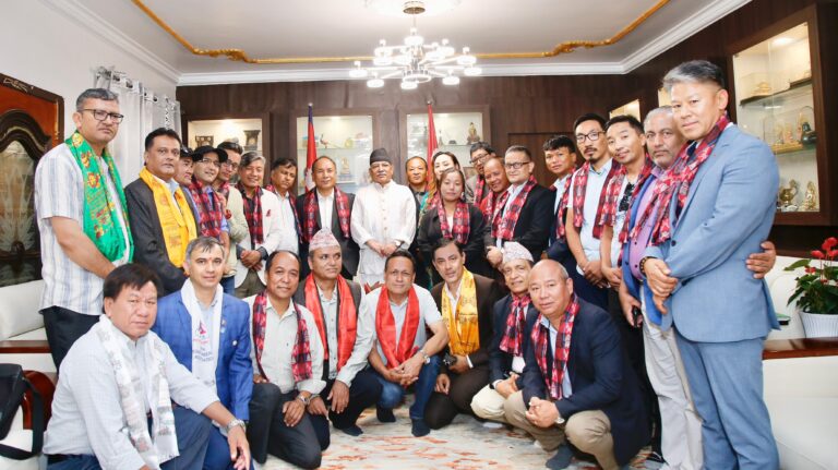 पर्वतारोहण संघमा सत्ता गठबन्धनलाई पराजित गरेपछि प्रचण्डको बधाई