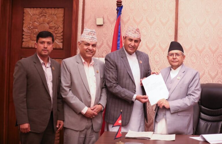 रामहरि खतिवडाले सभामुख घिमिरेलाई बुझाए राजीनामा
