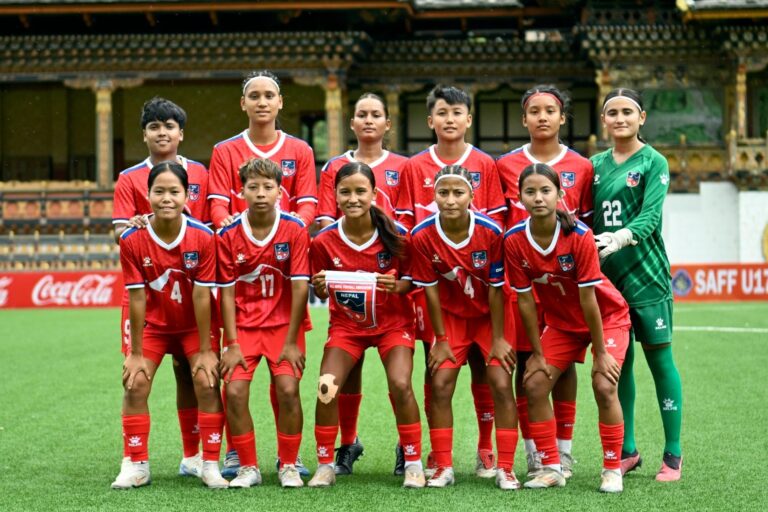 सेमिफाइनलसरहको खेलमा बंगलादेशको सामना गर्दै नेपाल
