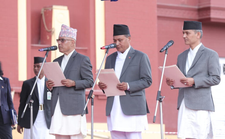 अन्तरिम सरकारका तीन मन्त्रीले लिए शपथ