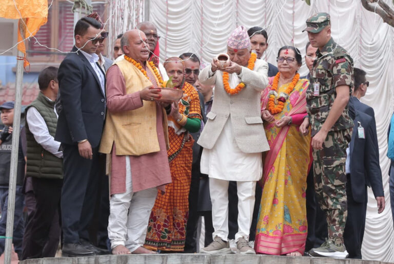राष्ट्रपति पौडेलले गरे सूर्यसहित छठी माताको पूजा आराधना