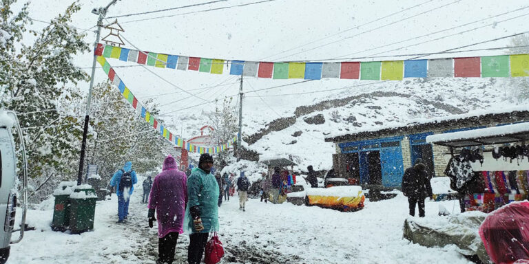 मनाङमा हिमपातमा फसेका ७५० पर्यटकको सफल उद्धार