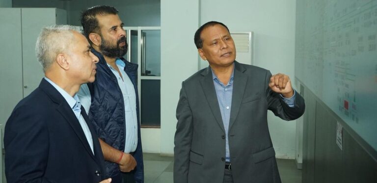 विद्युत् प्रणालीमा सुधारका लागि मन्त्री घिसिङको विशेष चासो, गरे विद्युत् भार प्रेषण केन्द्रको अनुगमन