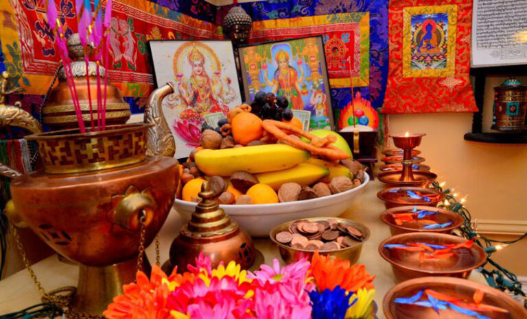 साँझ धनधान्यकी देवी लक्ष्मीको पूजा, भैलो खेल्ने र दान दिने परम्परा