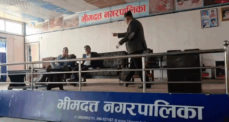 जाँचबुझ आयोग सदस्य र सुदूरपश्चिमका पूर्व मुख्यमन्त्रीबीच भनाभन