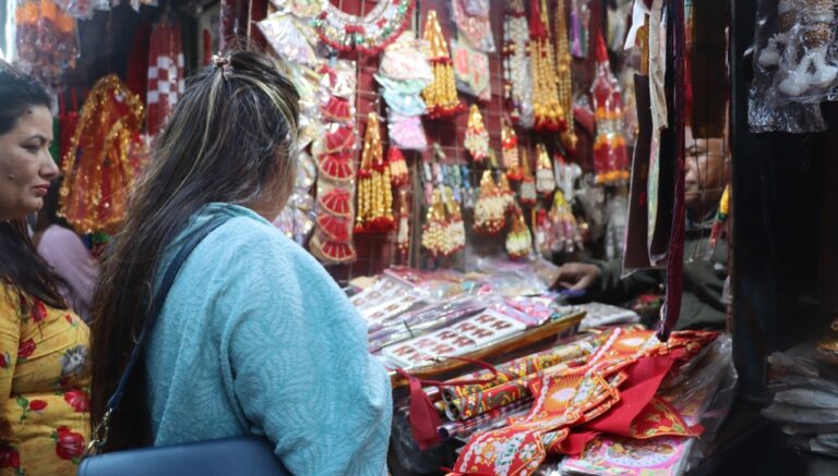 आजबाट तिहारको रौनक सुरु, यमपञ्चकको पहिलो दिन धनतेरस र यमदीपदान
