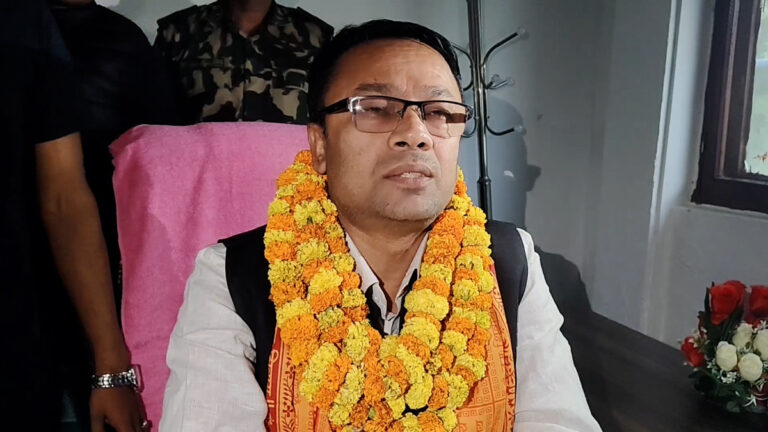 नवनियुक्त मुख्यमन्त्रीले सम्हाले कार्यभार, मधेस आन्दोलनका शहीदलाई मधेस रत्नले सम्मानित गर्ने निर्णय