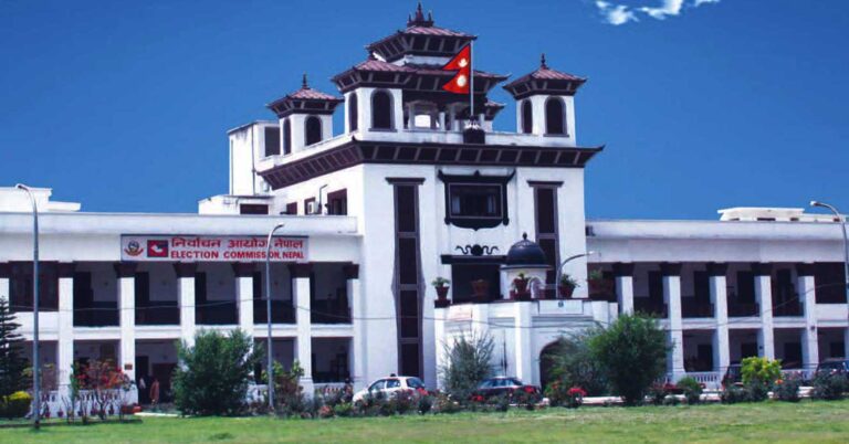 निर्वाचनमा भाग लिन एमालेले आयाेगमा दियाे निवेदन