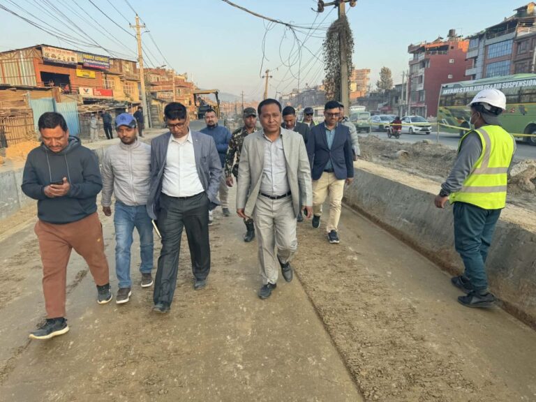 सूर्यविनायक-धुलिखेल सडकको ५० प्रतिशत काम पूरा, असारभित्र सक्न मन्त्री घिसिङको निर्देशन