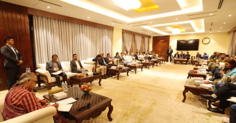 सम्पादकहरूसँग प्रधानमन्त्रीले भनिन्- म असहज अवस्थामा आएँ, तर डराउदिनँ