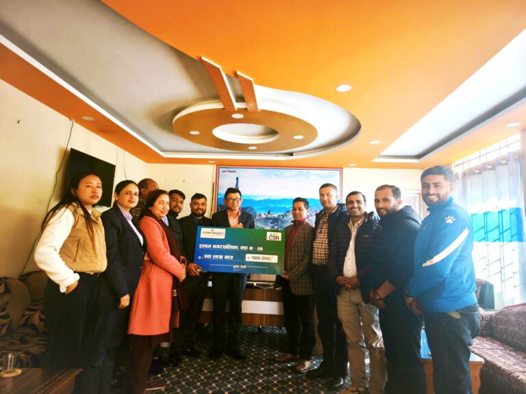 सानिमा रिलायन्स लाईफ इन्स्योरेन्सद्वारा इलाम नगरपालिकाको पहिरो प्रभावित क्षेत्रलाई आर्थिक सहयोग