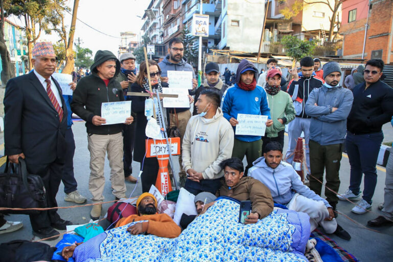 निकोलस भुसाल आमरण अनसनमा(तस्विर सहित)