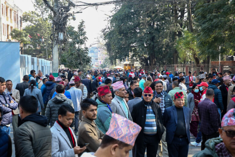 बिहान ८ बजेदेखि तय भएको मतदानका लागि प्रतिनिधिहरू भृकुटीमण्डपमा उपस्थित हुन थाले
