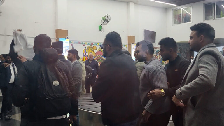 बालेनलाई जनकपुरधाम विमानस्थलमा समर्थकहरुले गरे भव्य स्वागत
