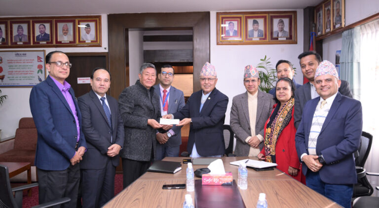 सिद्धार्थ प्रिमियर इन्स्योरेन्सद्वारा भौतिक पूर्वाधार पुनर्निर्माण कोषमा १ करोड १ लाख सहयोग