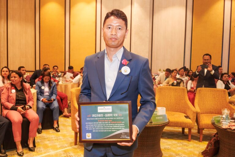 सानिमा रिलायन्स लाइफबाट ५ पटक एमडिआरटी हुँदा तीन पटक सीओटी बन्न सफल रोलमोडल नारायण बहादुर गुरुङ