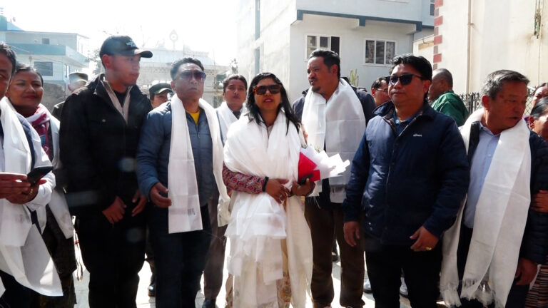 सार्वजनिक भवनको अनुगमनमा कार्यवाहक प्रमुख डंगोल