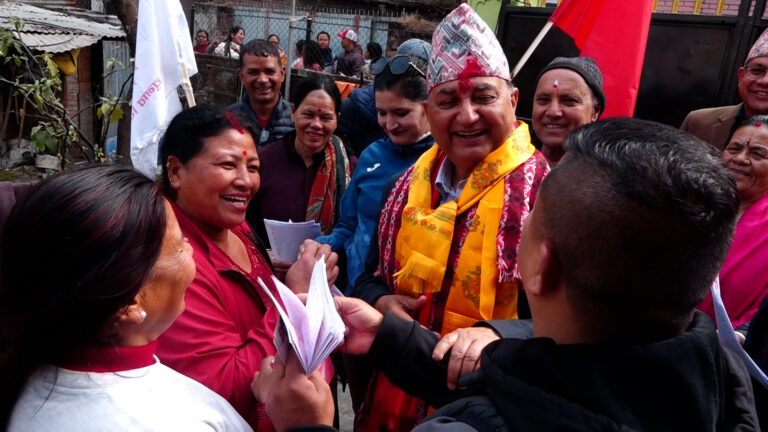 ईश्वर पोखरेल घरदैलोमा  : ‘निर्वाचित भएपछि राष्ट्रिय स्तरका एजेण्डाहरुलाई अगाडी बढाउने छु’
