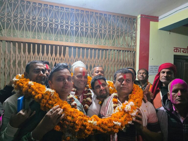 कांग्रेस सभापति गगन थापा पराजित, डा.अमरेश विजयी