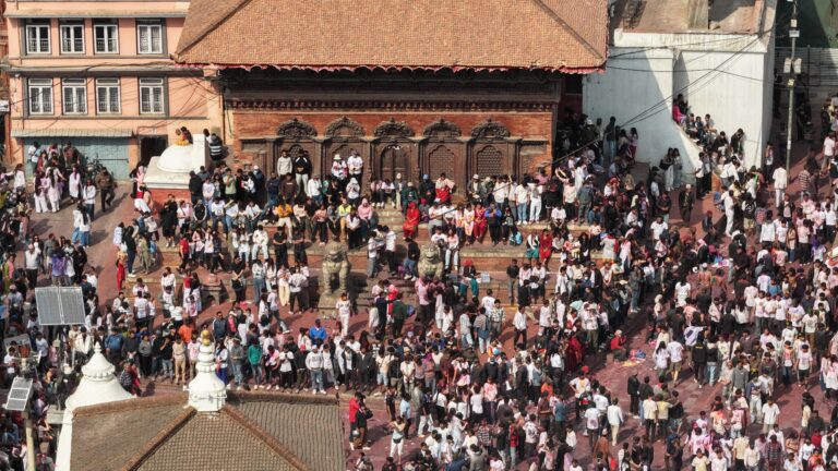 ड्रोनबाट यस्तो देखियो वसन्तपुरको रंगीन होली उत्सव (फोटोफिचर)
