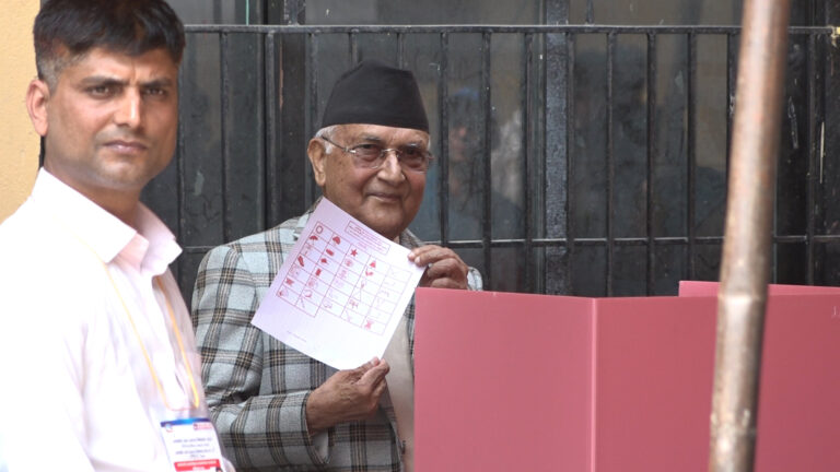 ओलीले मतदानपछि भने : देशलाई स्थिरतामा लैजानुपर्नेछ