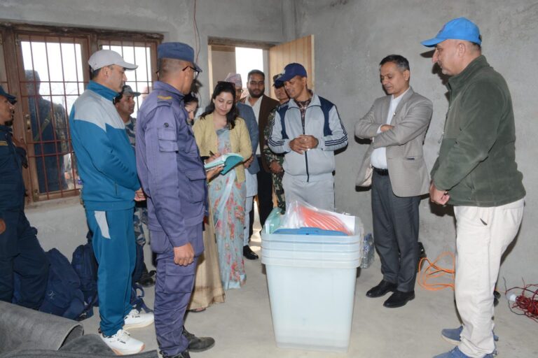 ललितपुरका विभिन्न मतदान स्थलको निरीक्षणमा गृहमन्त्रीसहित उच्च अधिकारीको टोली