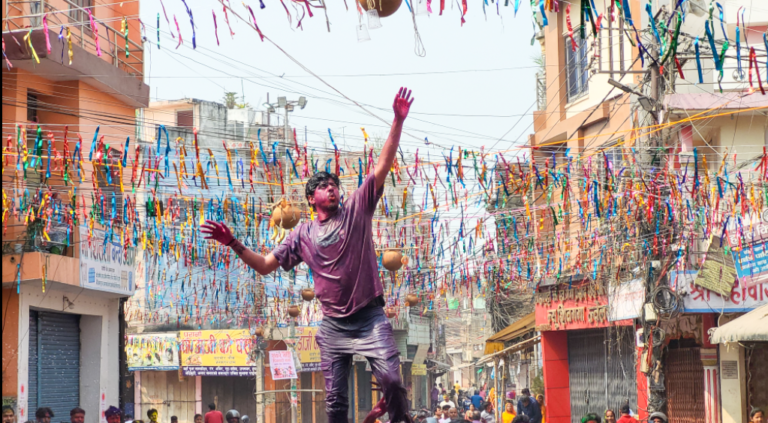 आज मिथिलाञ्चल क्षेत्रमा होली मनाईदै (तस्बिर सहित)