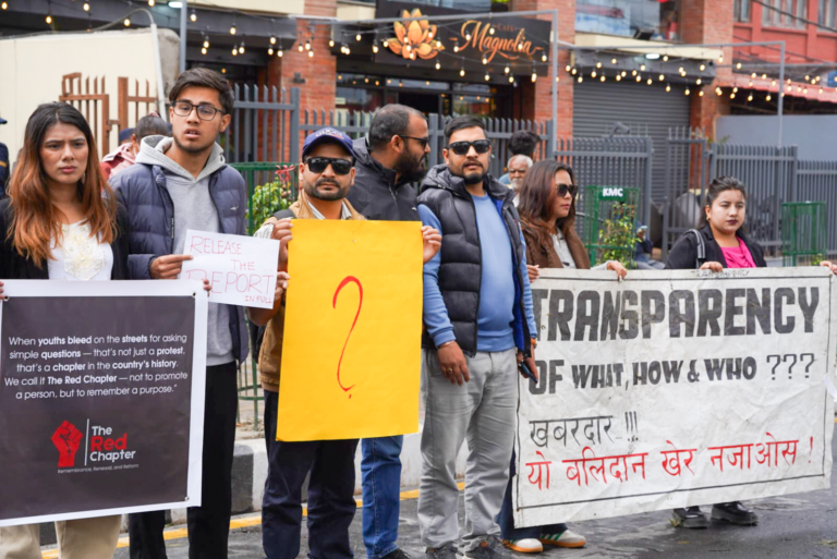 जेनजीहरु प्रतिवेदन सार्वजनिक गर्न माग गर्दै उत्रिए सडकमा