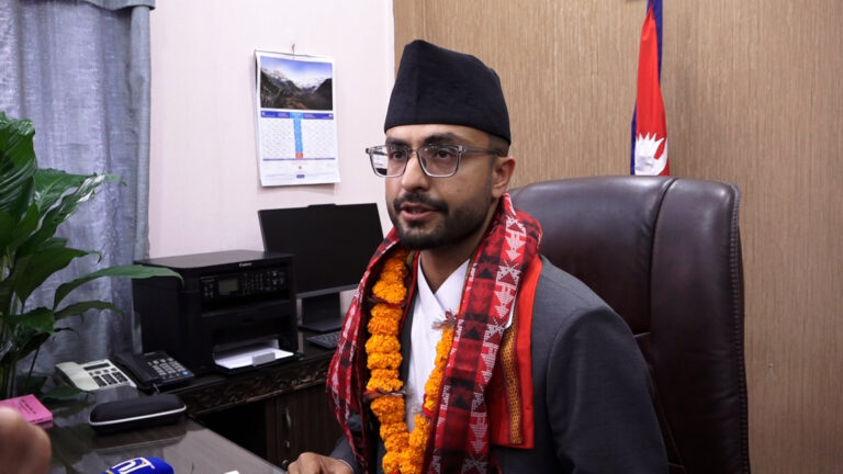 पदबहाली गर्दै सस्मित पोखरेलले भने : पाँच वर्षका लागि पार्टीका १०० वटा बाचापत्र छन्, त्यो पूरा गर्नु पर्नेछ
