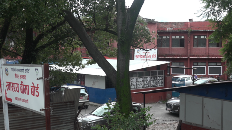 स्वास्थ्य बीमा सेवा बेवास्ता र ढिलासुस्ती गर्ने अस्पताललाई कडाइ गर्ने