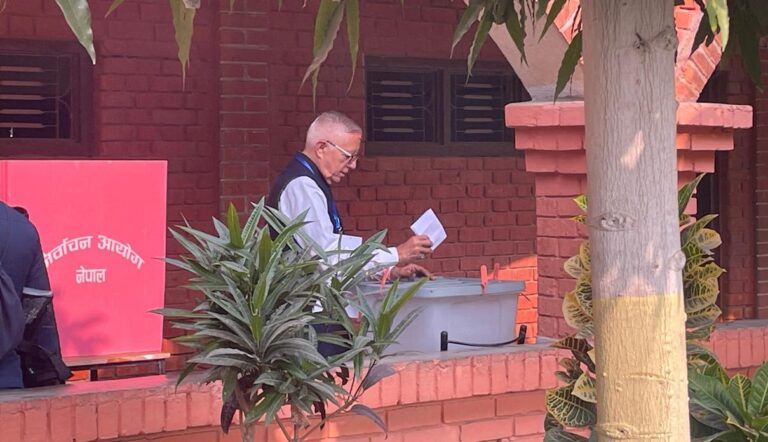 शेखर कोइरालाले गरे मतदान