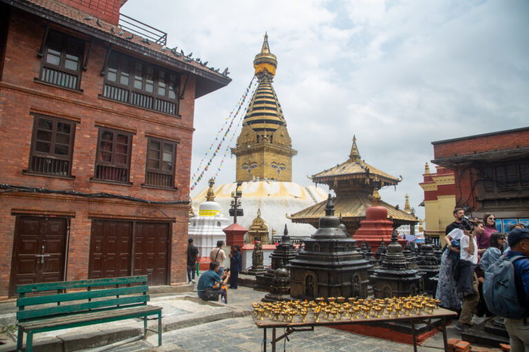 स्वयम्भूनाथ बुद्ध जयन्तीको लागि सिंगारिँदै  (तस्बिर सहित)