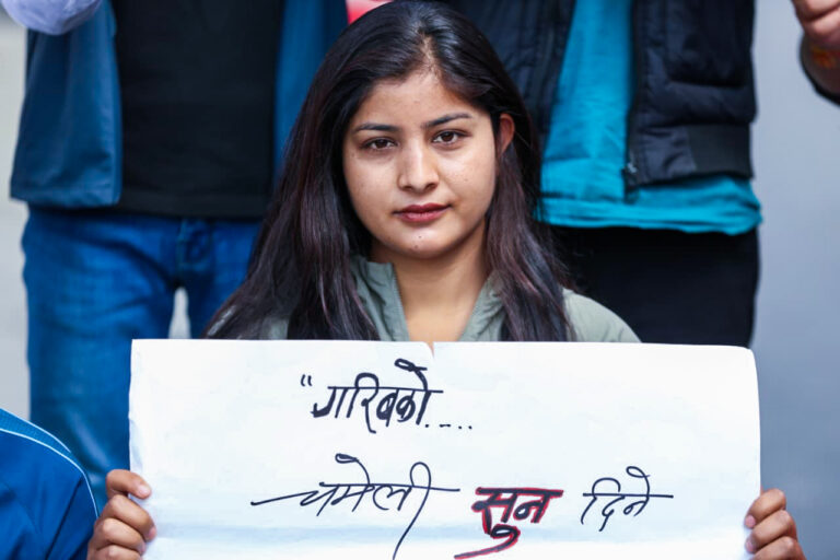 अखिल क्रान्तिकारीले गर्याे मन्त्रिपरिषद् सदस्यको सम्पत्ति श्रोत छानबिनको माग गर्दै प्रदर्शन (फाेटाे सहित)