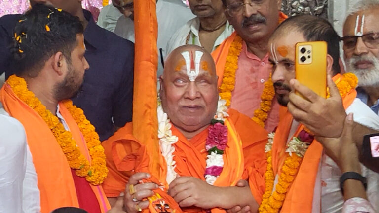 प्रधानमन्त्री  बालेनको भारतप्रति रवैया ठिक नरहेको : स्वामी रामभद्राचार्य
