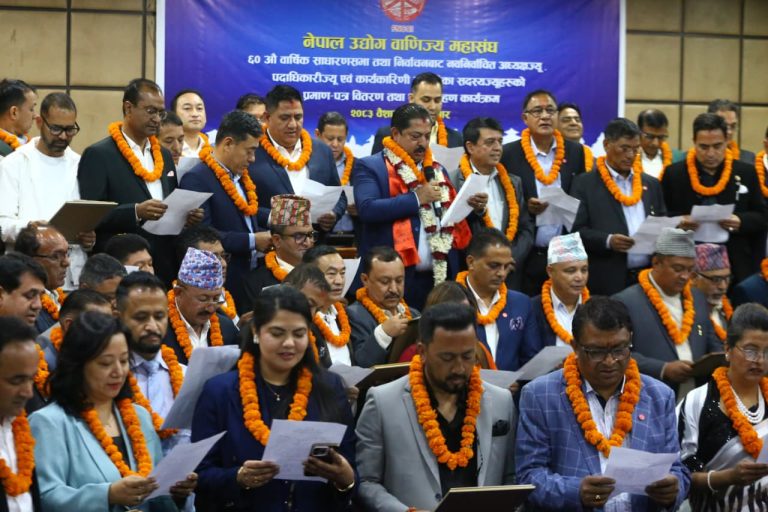 निर्वाचित अध्यक्ष अन्जन श्रेष्ठले गरे अध्यक्ष पदको शपथ ग्रहण