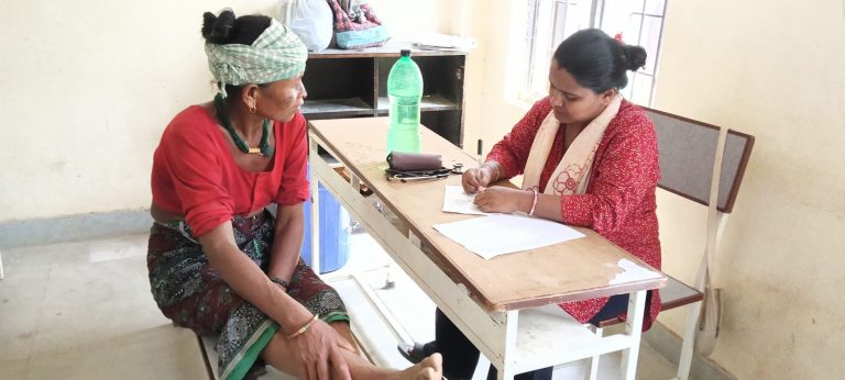 रामेछापको सीमान्तकृत माझी बस्तीमा आयुर्वेदिक स्वास्थ्य शिविर आयोजना