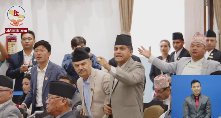 प्रतिपक्षका सांसदहरूले अमर्यादित व्यवहार देखाएको भन्दै सभामुखले गराए सचेत