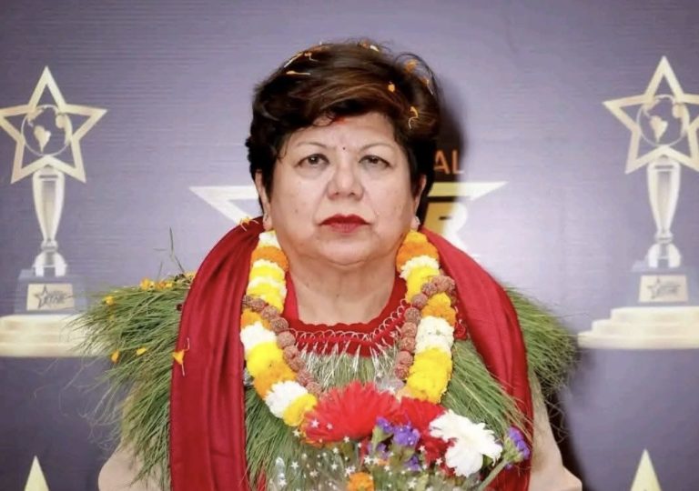 महिला उद्यमशीलताको प्रवर्द्धनमा उल्लेखनीय भूमिका खेलेकी उर्मिला श्रेष्ठलाई ‘सर्वोत्कृष्ट व्यवस्थापक एवं राष्ट्रसेवक सम्मान’