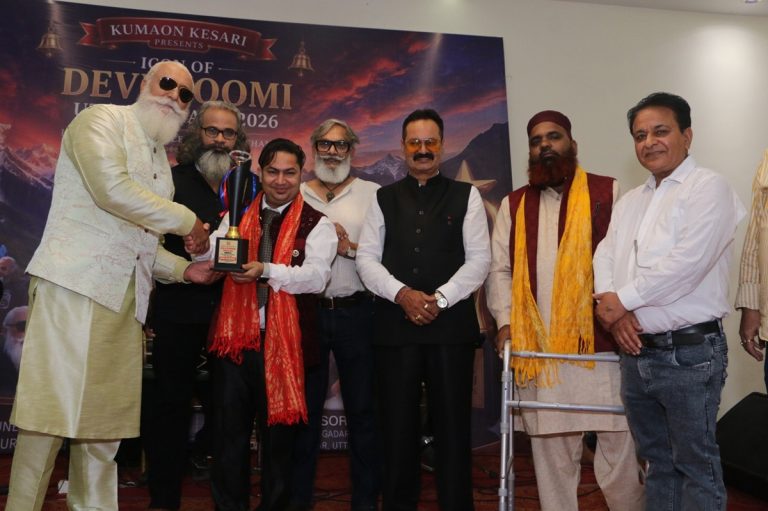सौन्दर्य विधामार्फत नेपालको प्रतिष्ठा बढाउने टेकराज पाण्डेले पाए अन्तर्राष्ट्रिय सम्मान