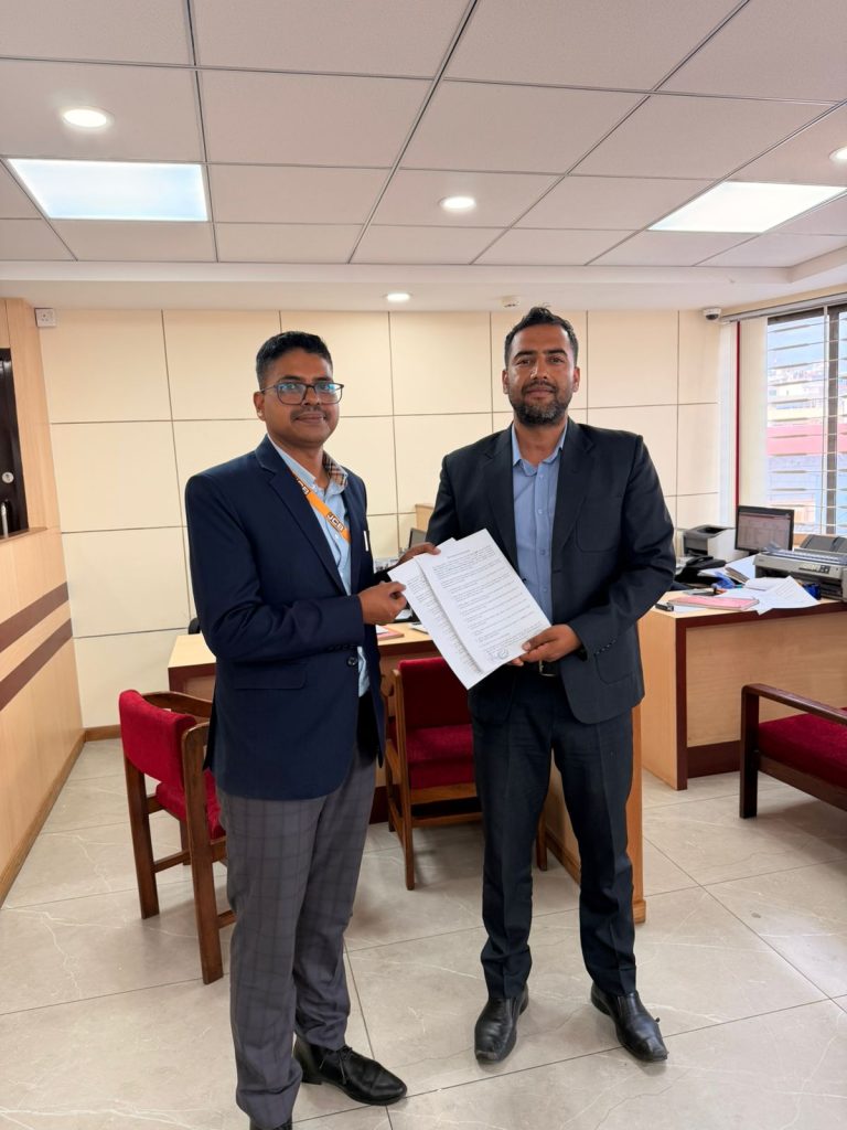 एम.ए.डब्लु. अर्थमुभर्स प्रा.लि र एभरेष्ट बैंक लिमिटेडबीच समझदारीपत्र  हस्ताक्षर: जेसीबी उपकरण खरिदमा ८०% सम्म फाइनान्सको सुविधा