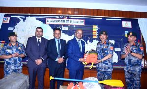 सन नेपाल लाइफ इन्स्योरेन्सद्वारा सशस्त्र प्रहरी बल नेपाललाई विपद् व्यवस्थापनका लागि उद्धार सामग्रीहरू हस्तान्तरण