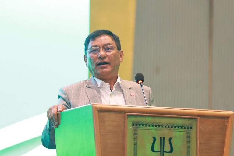 विद्युत व्यापार र प्रसारण लाइन निर्माणमा निजी क्षेत्रलाई प्रवेश गराउनु पर्ने विद्युत प्राधिकरणका का कार्यकारी निर्देशक श्रेष्ठकाे दाबी