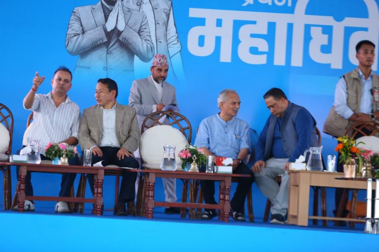 बाबुराम र वर्षमान पुगे रास्वपा महाधिवेशनमा