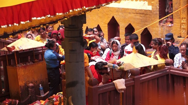 बुढानीलकण्ठमा निर्जला एकादशीका दिन भक्तजनको घुइँचो (फोटो फिचर)