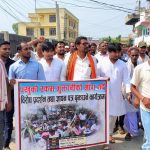 सर्लाहीमा उखुकिसानले गरे भुक्तानी माग गर्दै प्रदर्शन